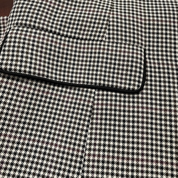 Evan Picone Suit . Women’s size 14 black white and Maroon blazer with belt - Picture 6 of 8